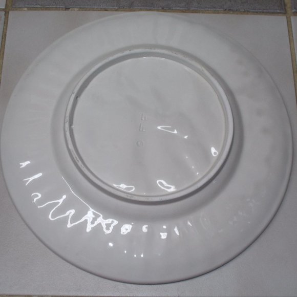 Beautiful Vintage Hanging, Serving Plate, Approximately 11 1/4"x11 1/4" - Picture 5 of 5